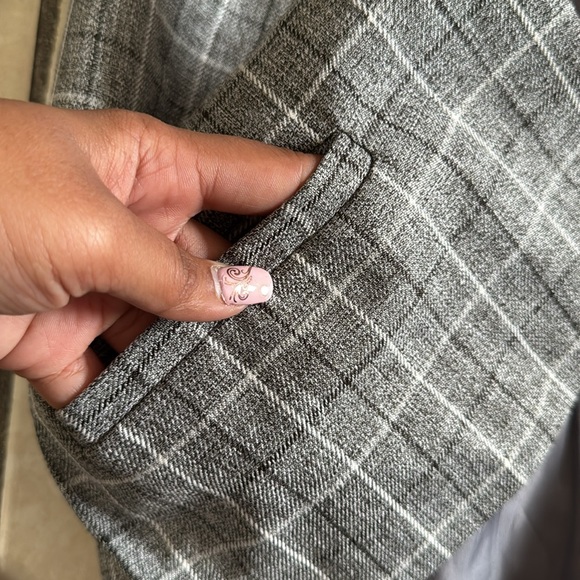 Stylish Business Casual Blazer - Size Small - Picture 4 of 4